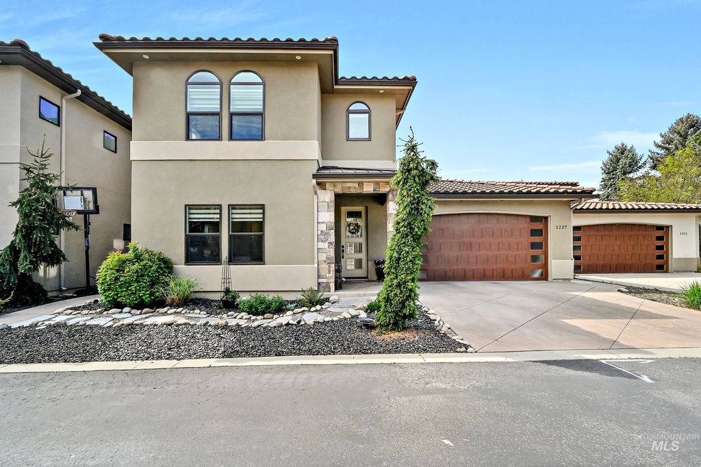 Photo of 1227 E Spinnaker Ln, Boise, ID 83706 (MLS # 98984392)