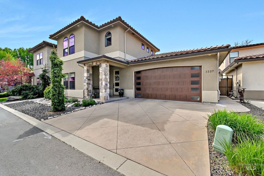 Photo of 1227 E Spinnaker Ln, Boise, ID 83706 (MLS # 98984392)