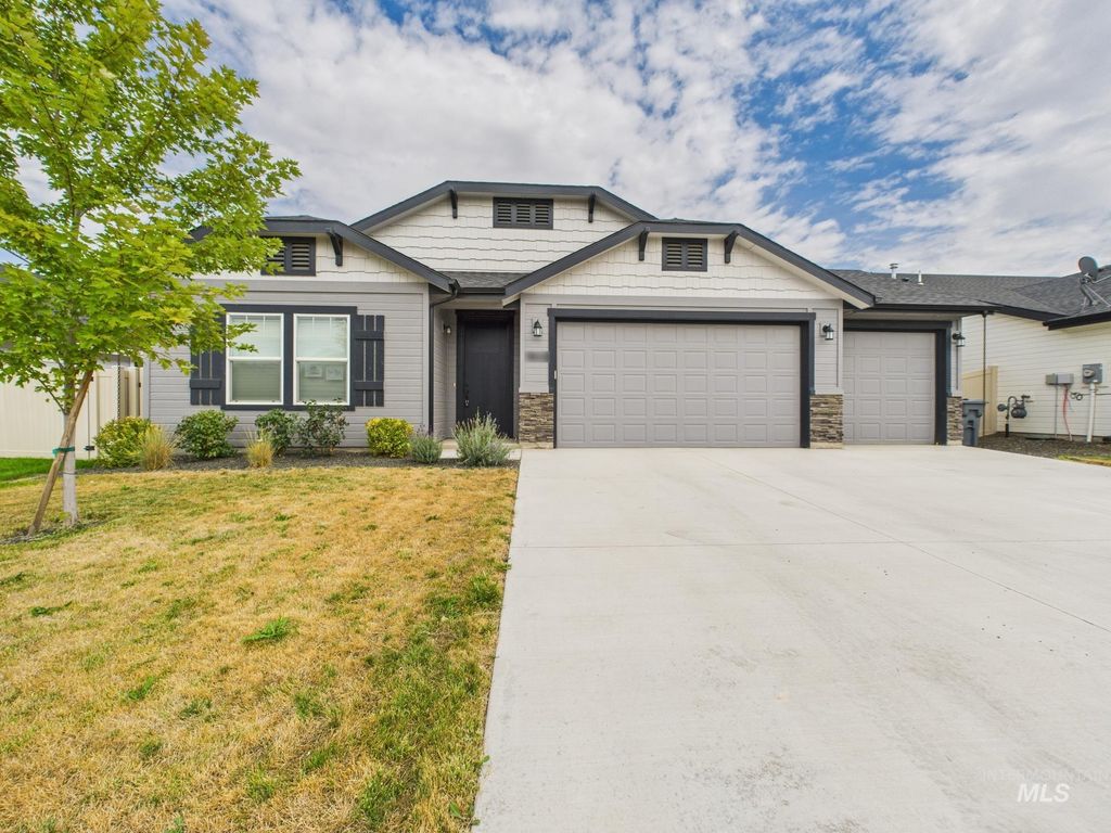 Photo of 7602 E Iroquois St, Nampa, ID 83687 (MLS # 98963342)