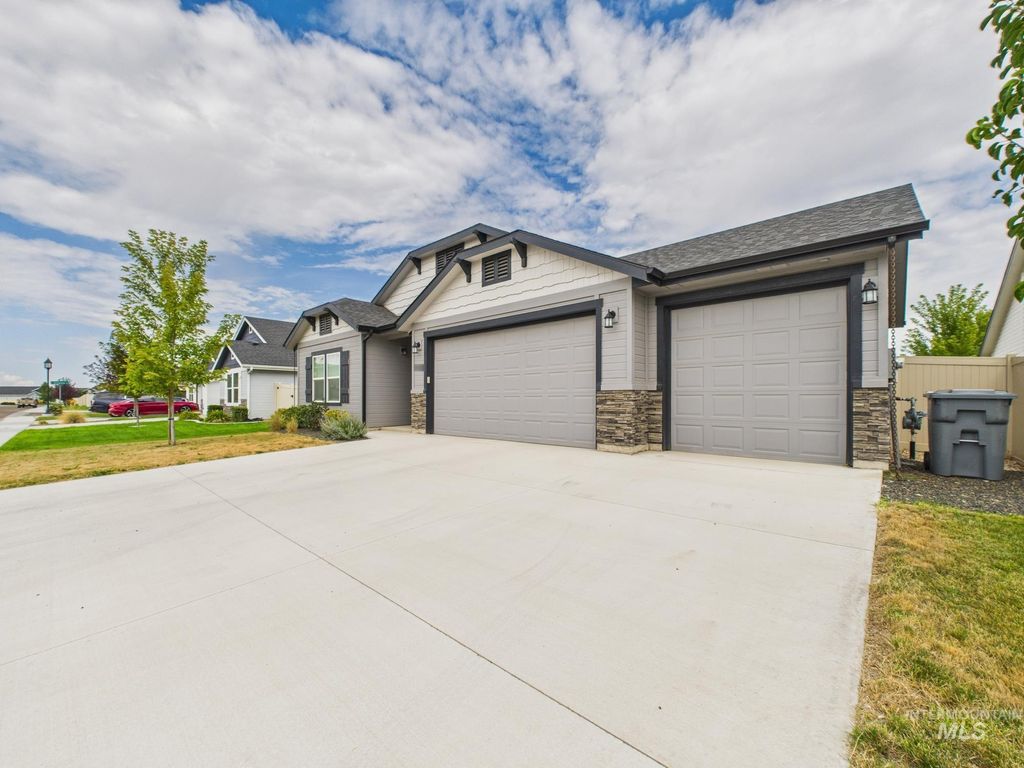 Photo of 7602 E Iroquois St, Nampa, ID 83687 (MLS # 98963342)