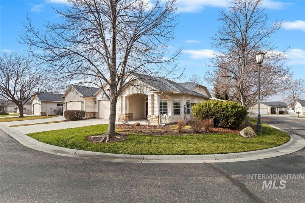 Photo of 403 S Golden Eagle Lane, Eagle, ID 83616 (MLS # 98972146)