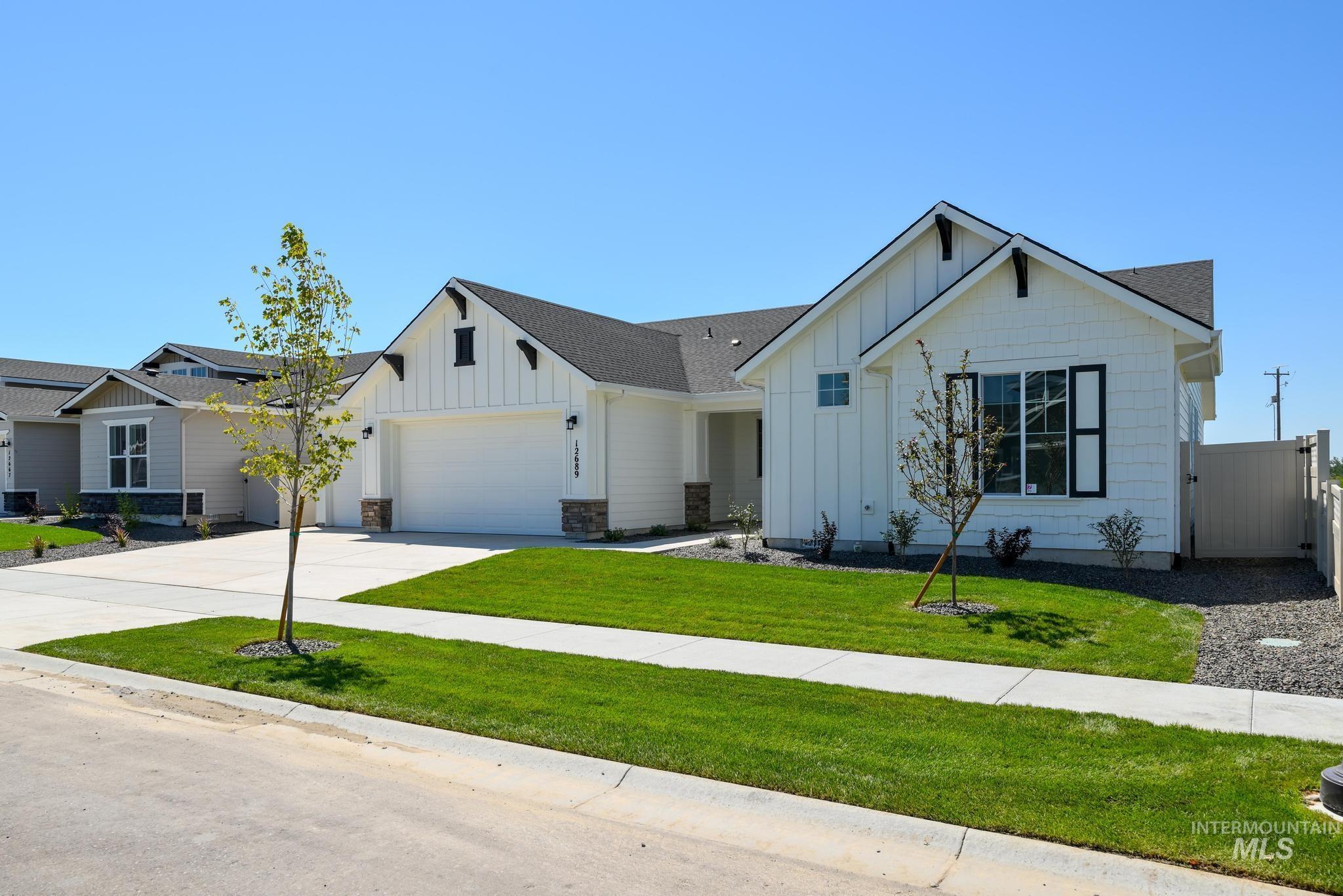 12689 W Wayfaring Dr