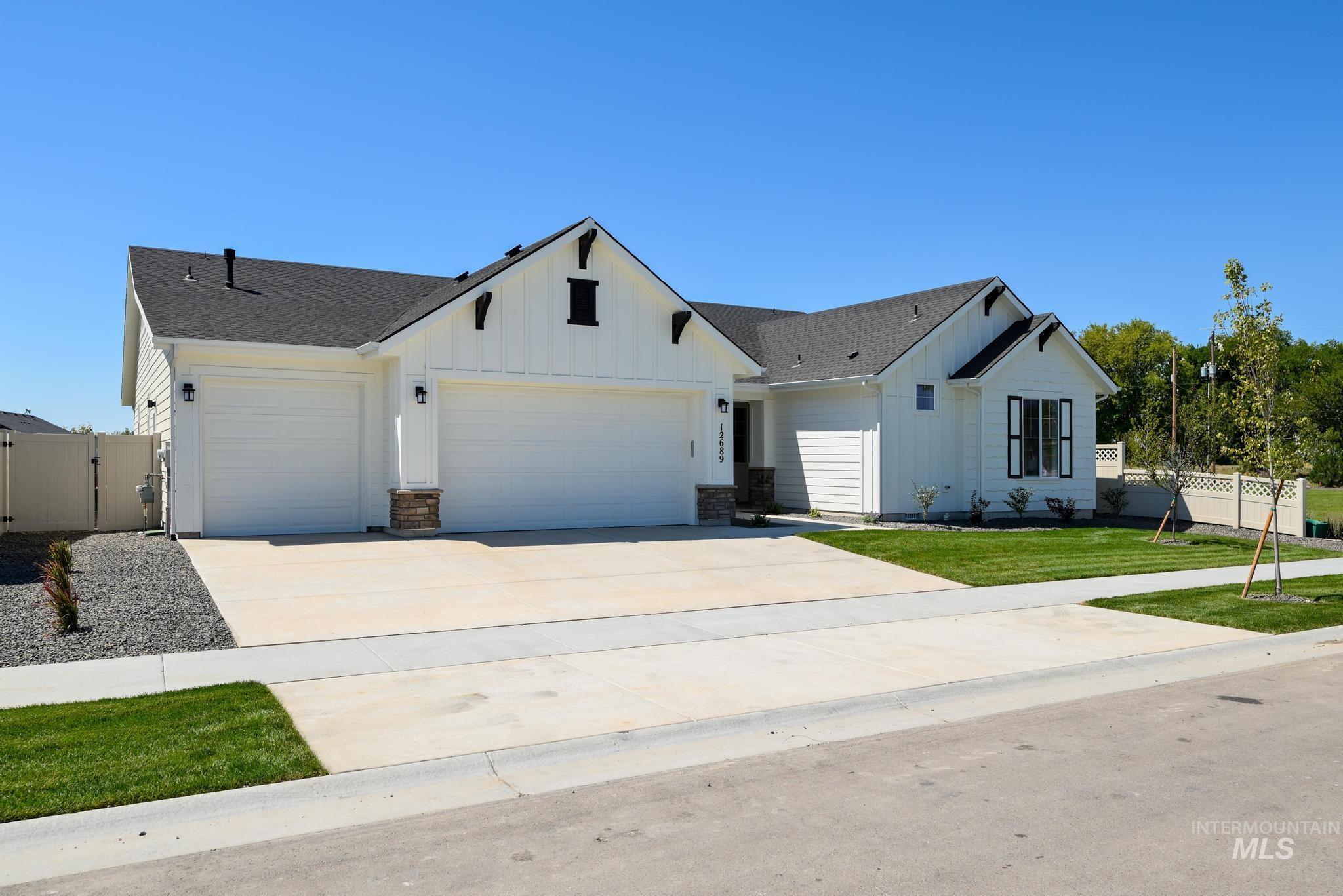 12689 W Wayfaring Dr