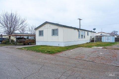 Photo of 759 NW 8th St #19, Ontario, OR 97914 (MLS # 98972764)