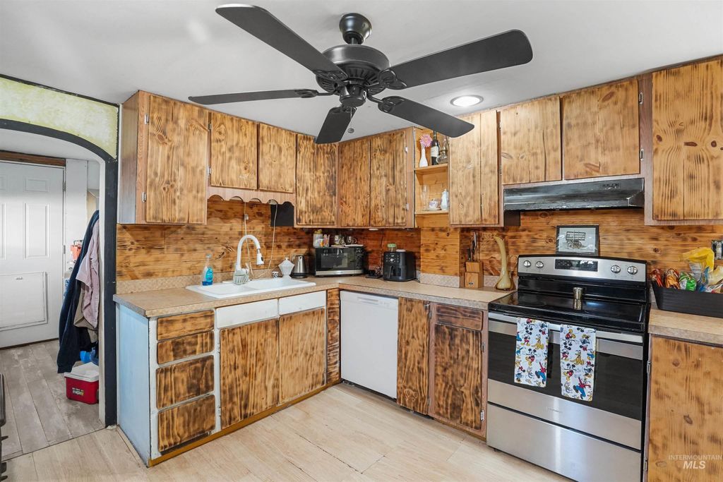 Photo of 300 14th Ave N, Buhl, ID 83316 (MLS # 98974180)