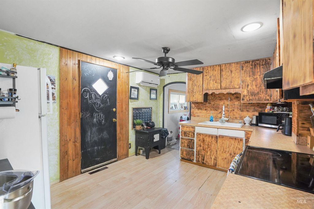 Photo of 300 14th Ave N, Buhl, ID 83316 (MLS # 98974180)