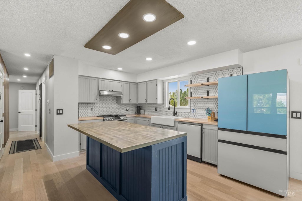 Photo of 1708 Powers Ave, Lewiston, ID 83501 (MLS # 98989725)