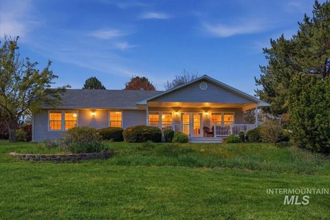 Photo of 5605 Sunset Rd, Fruitland, ID 83619 (MLS # 98981443)