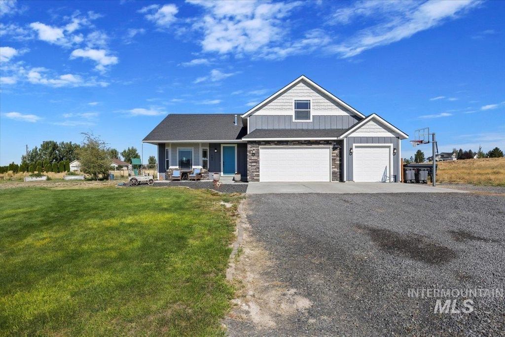 Photo of 583 Pioneer Dr, Jerome, ID 83338 (MLS # 98959016)