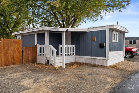 Photo of 915 S Curtis Rd #61, Boise, ID 83705 (MLS # 99004850)