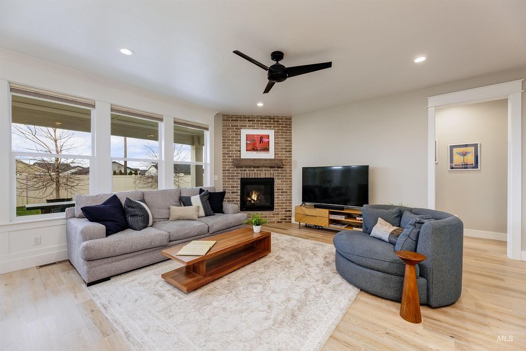 Photo of 5463 N Exeter Way, Meridian, ID 83646 (MLS # 98977885)