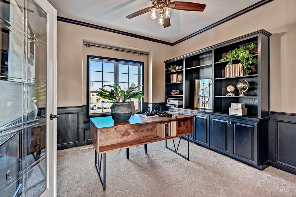 Photo of 817 E Highland View Dr, Boise, ID 83702 (MLS # 98975435)