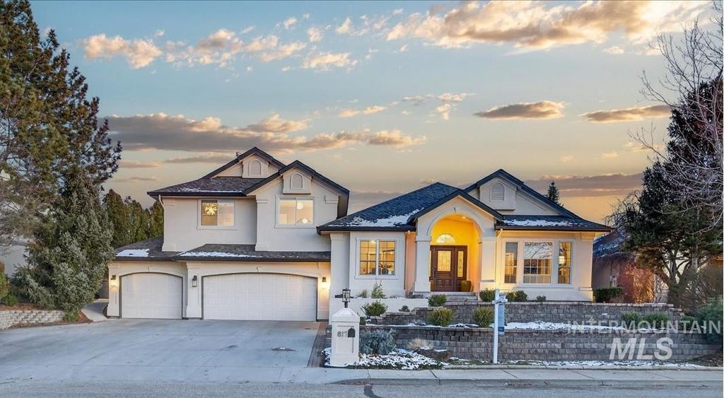 Photo of 817 E Highland View Dr, Boise, ID 83702 (MLS # 98975435)