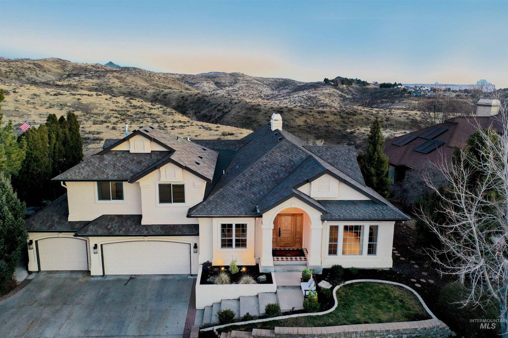 Photo of 817 E Highland View Dr, Boise, ID 83702 (MLS # 98975435)