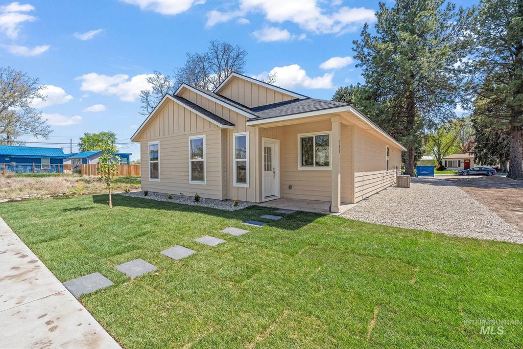 Photo of 780 S 3rd St, Mountain Home, ID 83647 (MLS # 98968800)