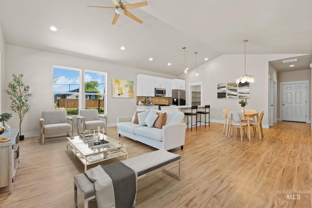 Photo of 780 S 3rd St, Mountain Home, ID 83647 (MLS # 98968800)