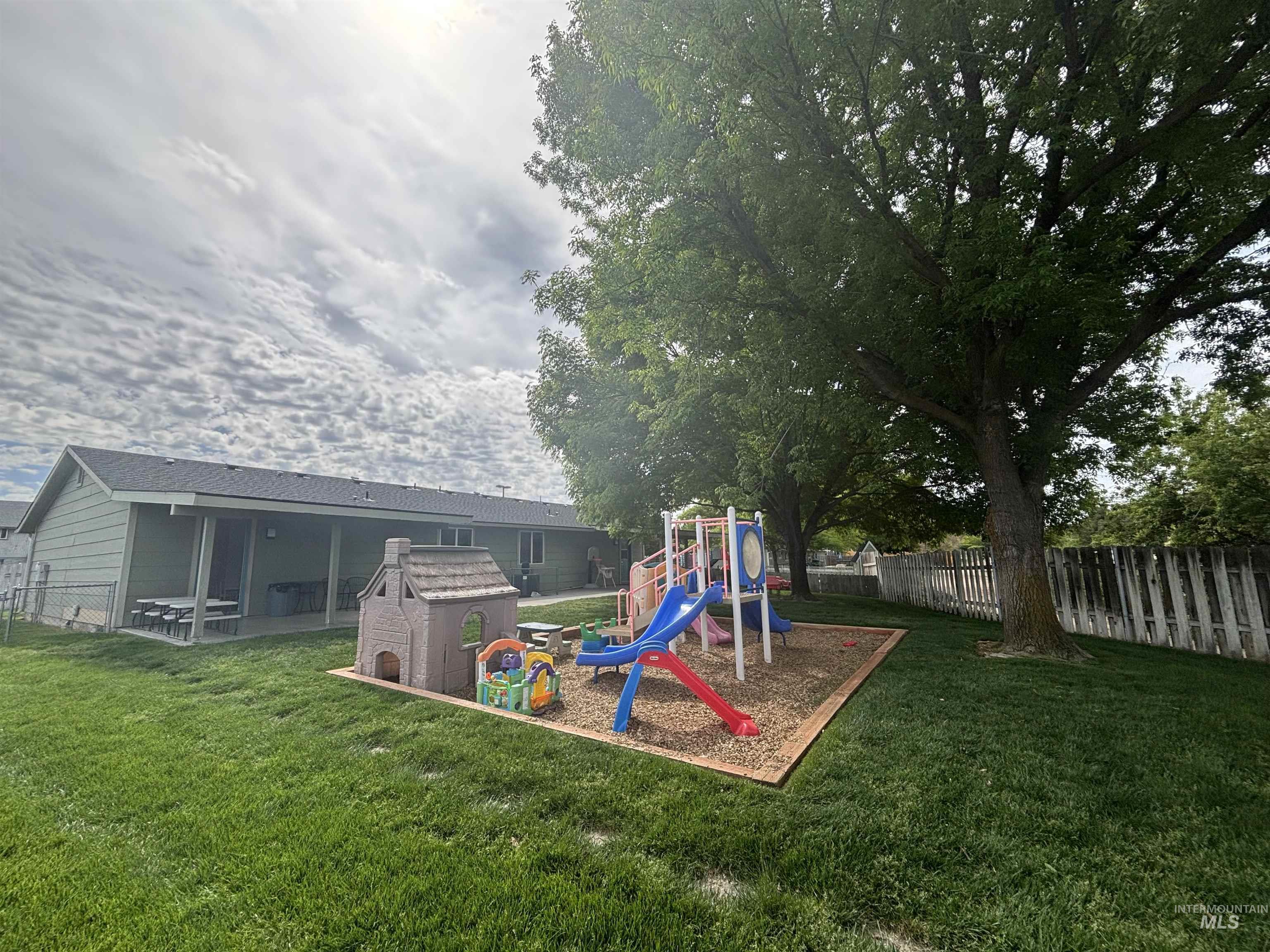 3989 S Black Hills Ave