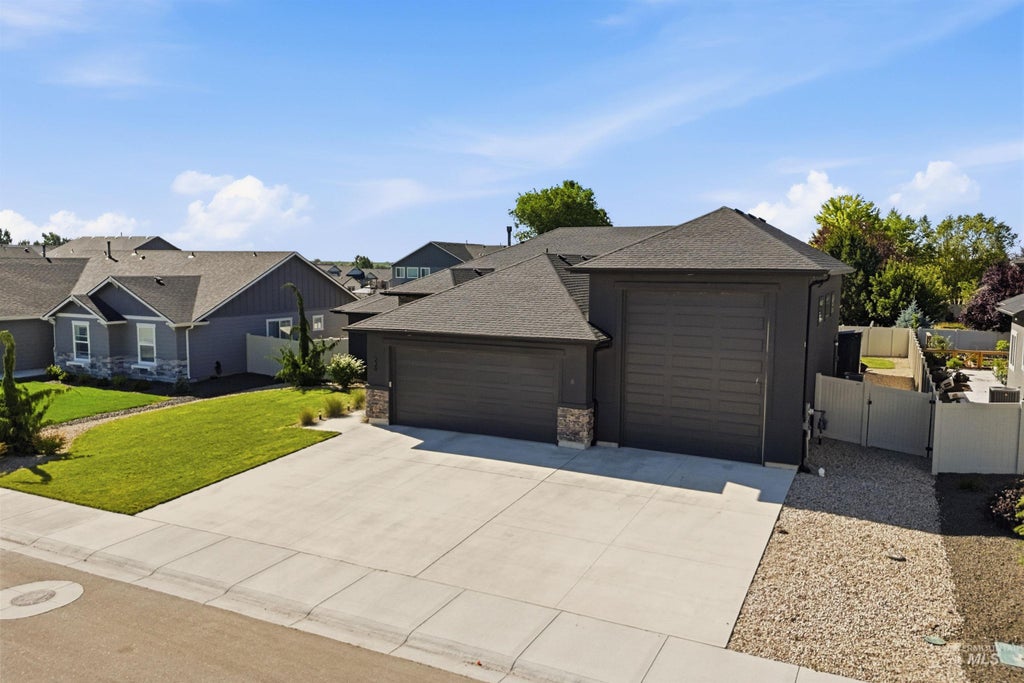 Photo of 229 W Moray St, Middleton, ID 83644 (MLS # 98999616)