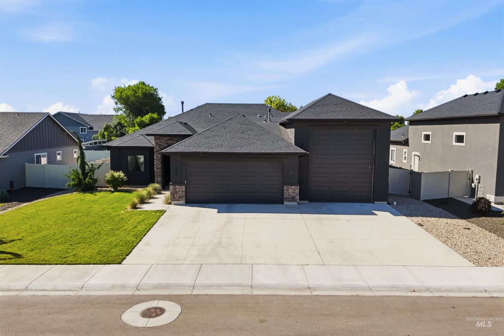 Photo of 229 W Moray St, Middleton, ID 83644 (MLS # 98999616)