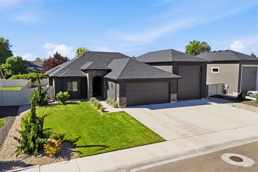 Photo of 229 W Moray St, Middleton, ID 83644 (MLS # 98999616)