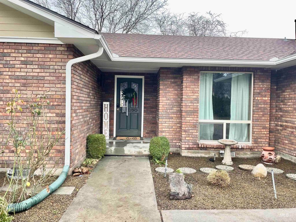 Photo of 10204 W Edna St, Boise, ID 83704 (MLS # 98971142)