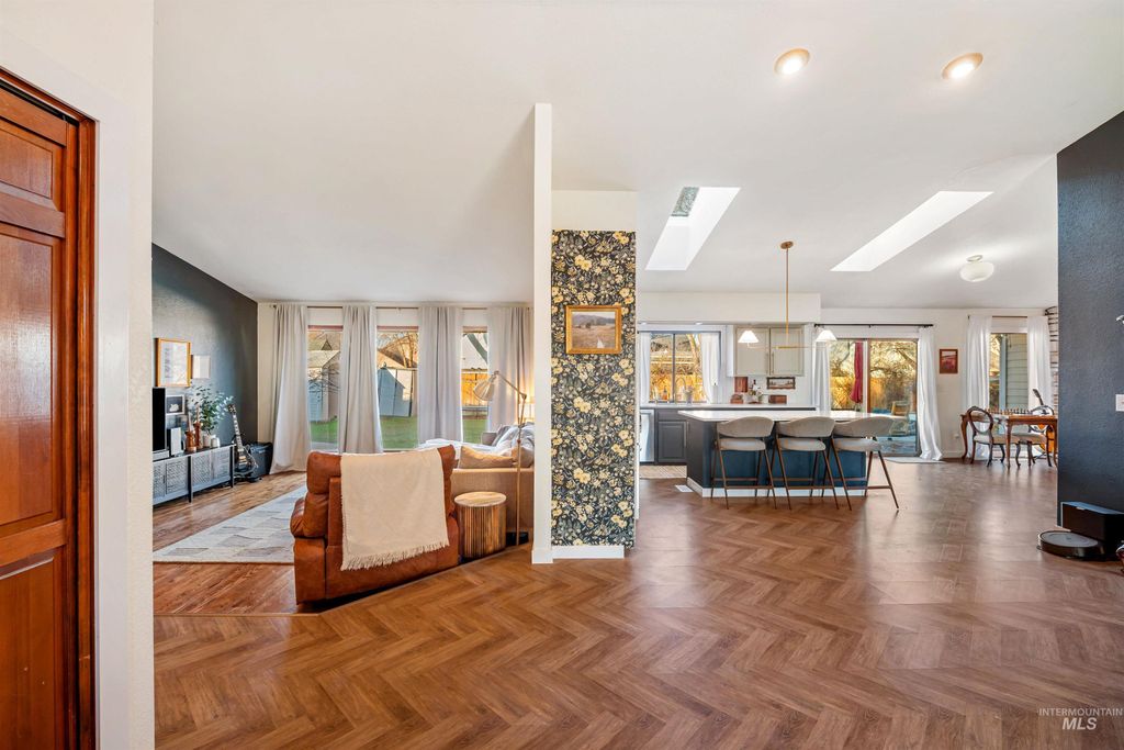 Photo of 10204 W Edna St, Boise, ID 83704 (MLS # 98971142)