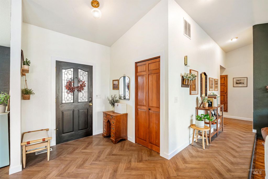 Photo of 10204 W Edna St, Boise, ID 83704 (MLS # 98971142)