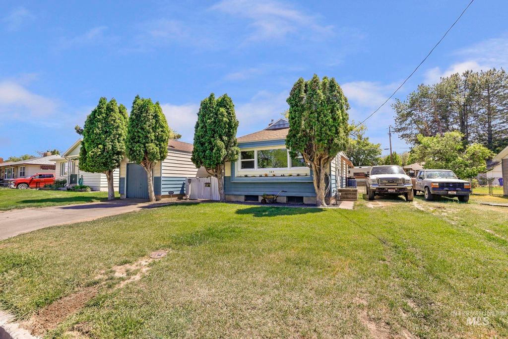 Photo of 385 W Filer Ave, Twin Falls, ID 83301 (MLS # 98985410)