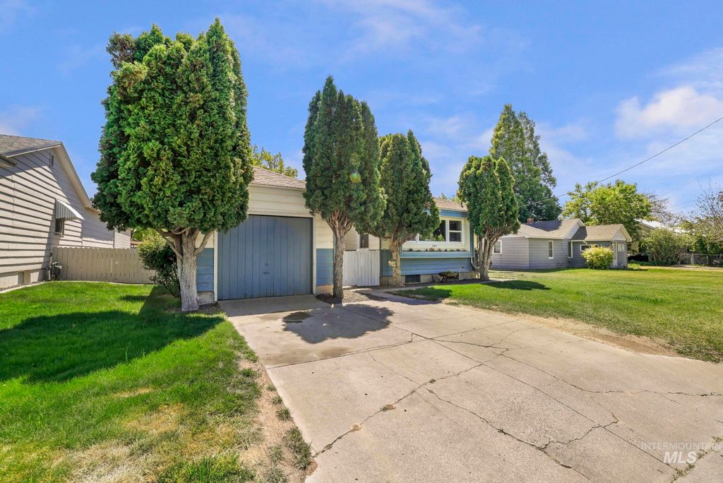 Photo of 385 W Filer Ave, Twin Falls, ID 83301 (MLS # 98985410)