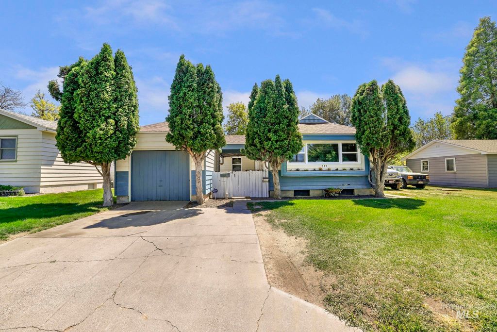 Photo of 385 W Filer Ave, Twin Falls, ID 83301 (MLS # 98985410)