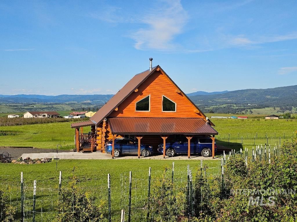 Photo of 187 Golden Acres Dr, Grangeville, ID 83530 (MLS # 98976833)