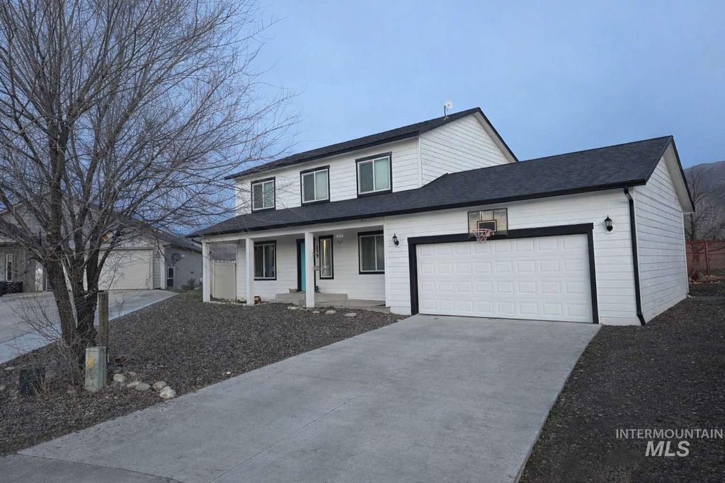 Photo of 159 Dovetail Dr, Horseshoe Bend, ID 83629 (MLS # 98974189)