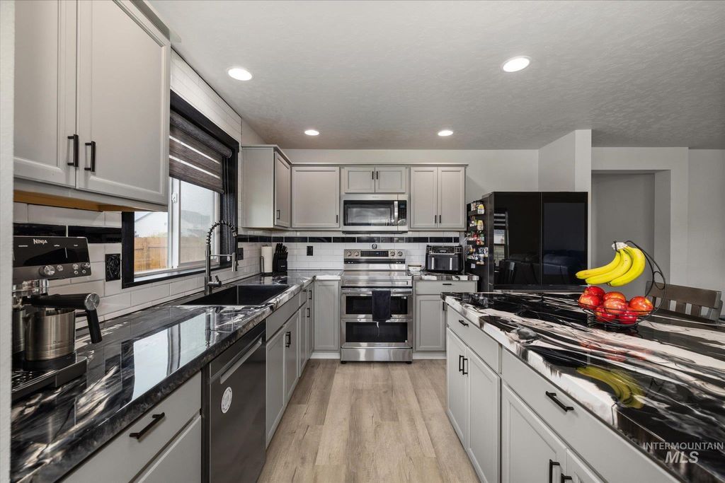 Photo of 2024 Placerville, Middleton, ID 83644 (MLS # 98982085)