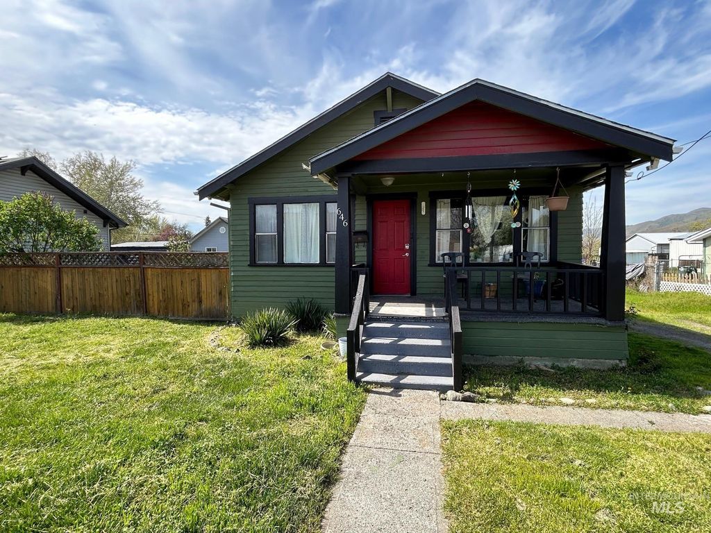 Photo of 646 13th Street, Clarkston, WA 99403 (MLS # 98981800)