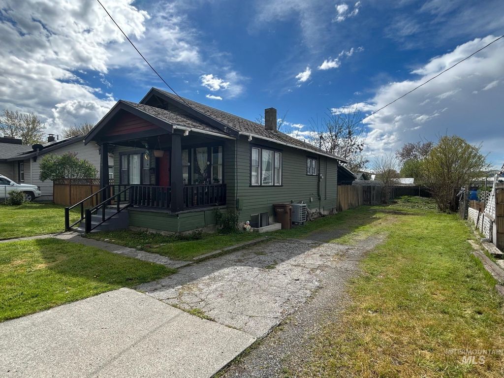 Photo of 646 13th Street, Clarkston, WA 99403 (MLS # 98981800)