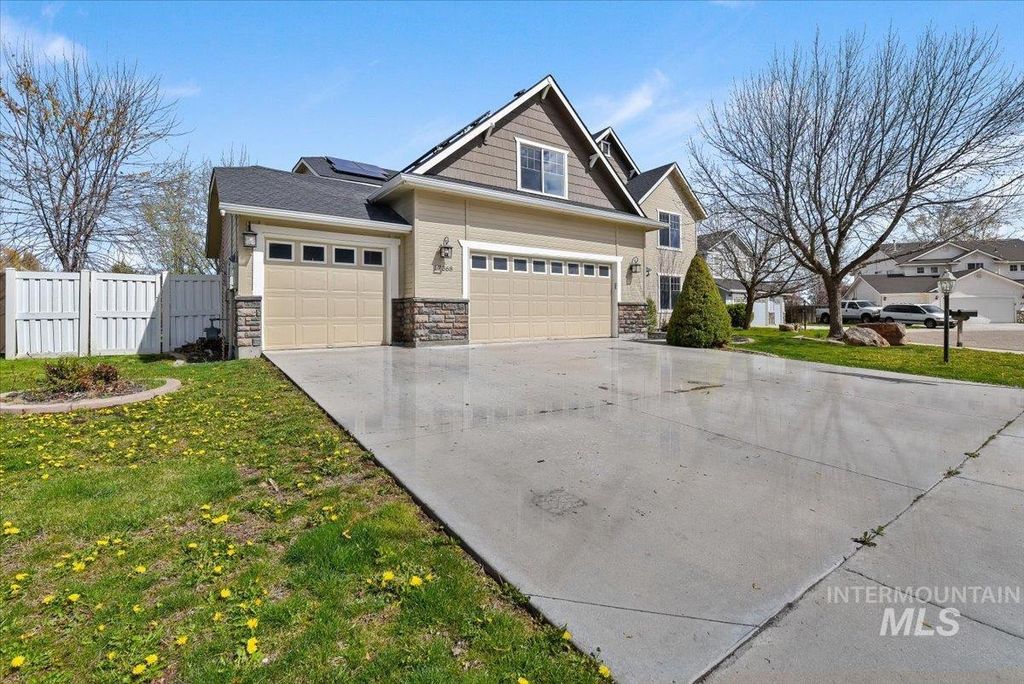 Photo of 17368 Chouteau Avenue, Nampa, ID 83687 (MLS # 98981251)