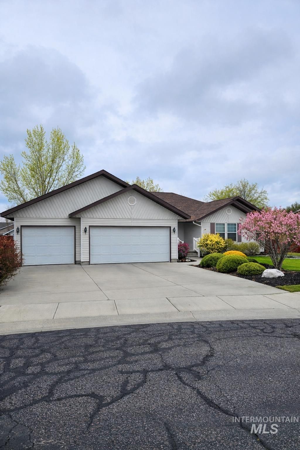 Photo of 2739 Paintbrush Drive, Twin Falls, ID 83301 (MLS # 98976494)