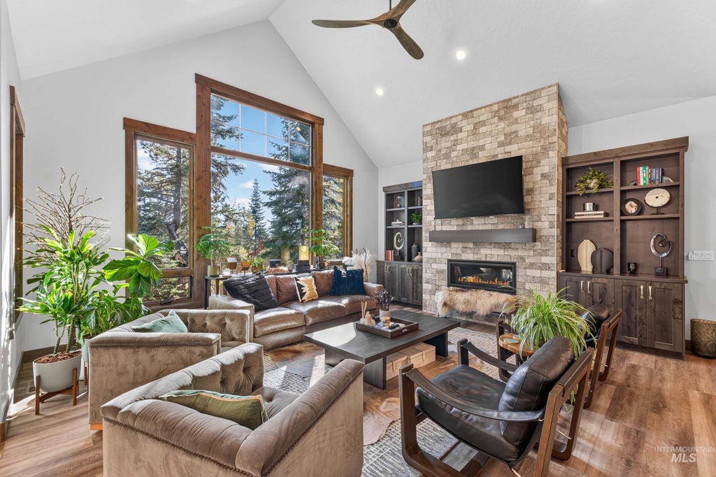 Photo of 86 Sugarloaf Place, Donnelly, ID 83615 (MLS # 99003093)