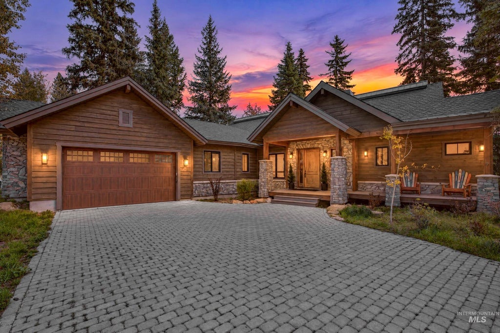 Photo of 86 Sugarloaf Place, Donnelly, ID 83615 (MLS # 99003093)
