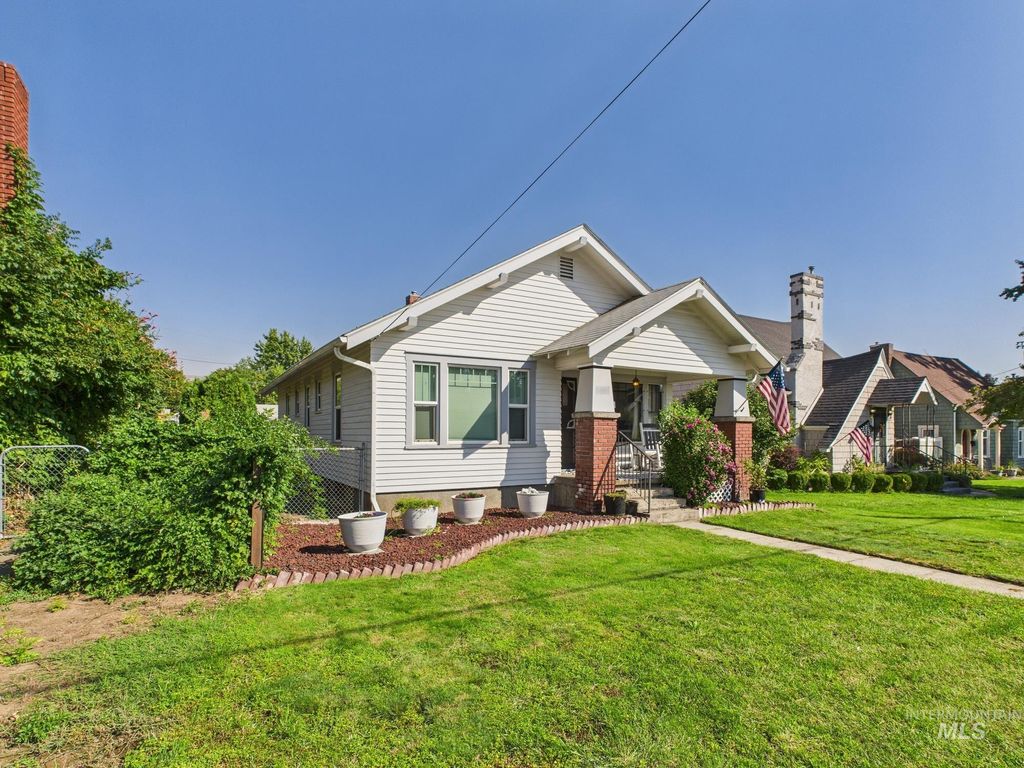 Photo of 1217 12th Ave, Lewiston, ID 83501 (MLS # 98962372)