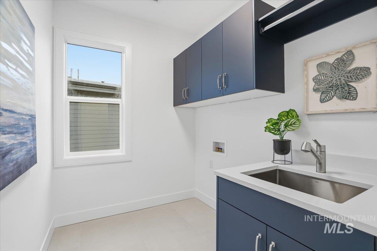 Laundry area featuring cabinet space and washer hookup