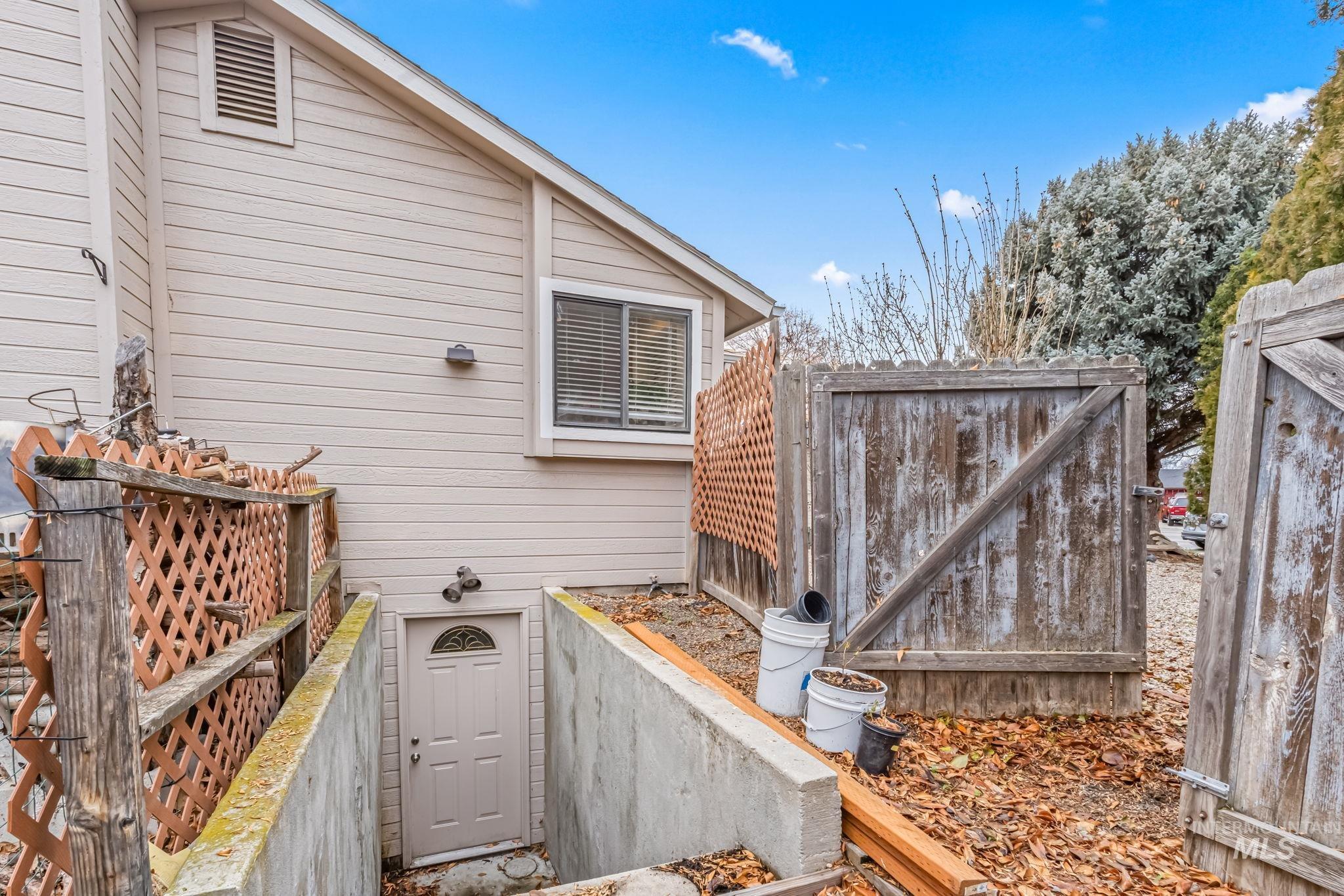 View of home's exterior