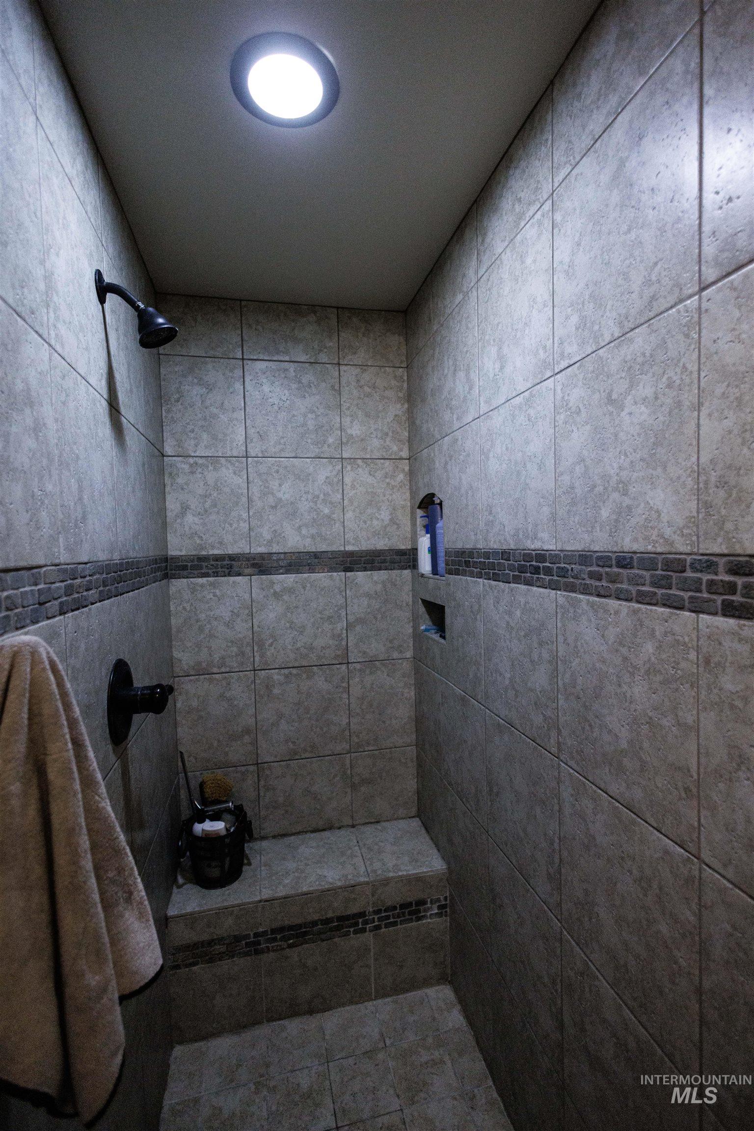 Bathroom featuring a tile shower