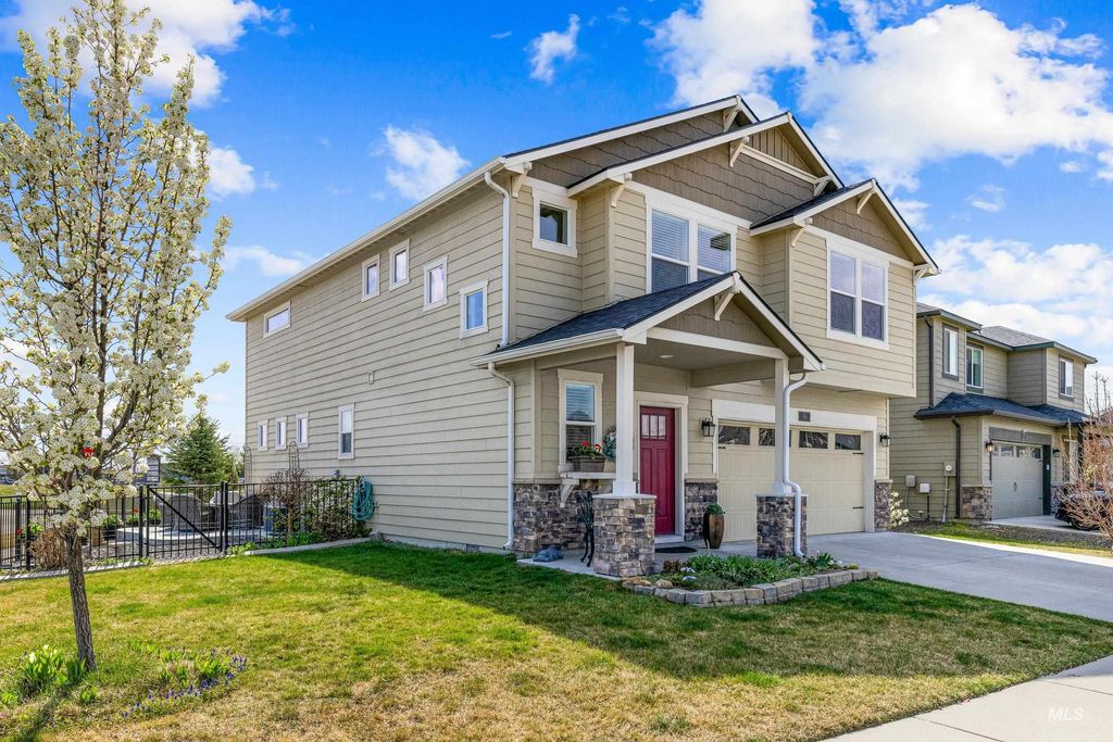 Photo of 16 N Caracaras Way, Eagle, ID 83616 (MLS # 98980344)