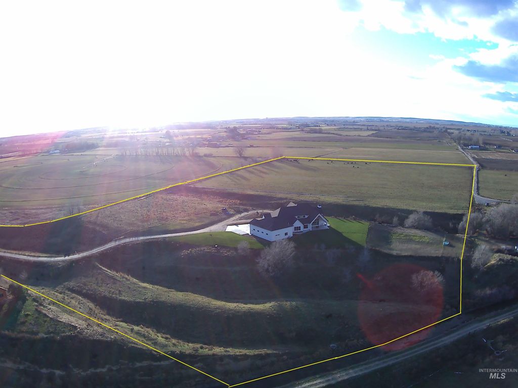 Photo of 6258 SE 3rd Ave, New Plymouth, ID 83655 (MLS # 98970824)