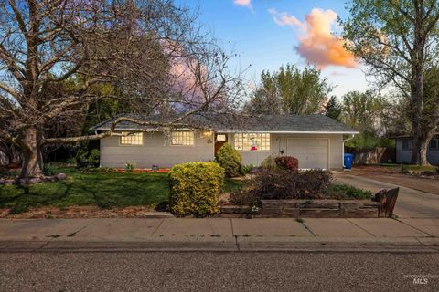 Photo of 10196 W Bigwood Dr, Boise, ID 83709 (MLS # 98981465)