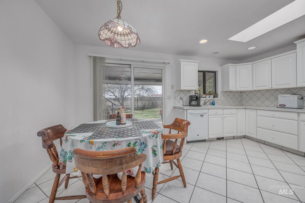 Photo of 1242 SW 11th Ave, Ontario, OR 97914 (MLS # 98975784)