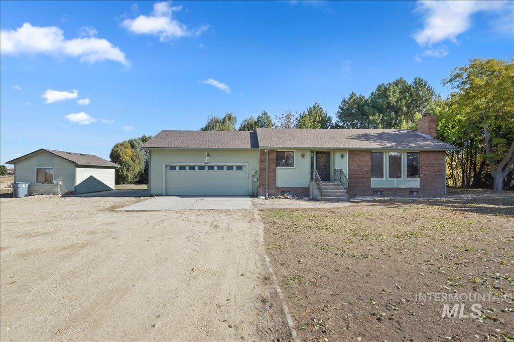 Photo of 15892 Florida Ave, Caldwell, ID 83607 (MLS # 98966128)