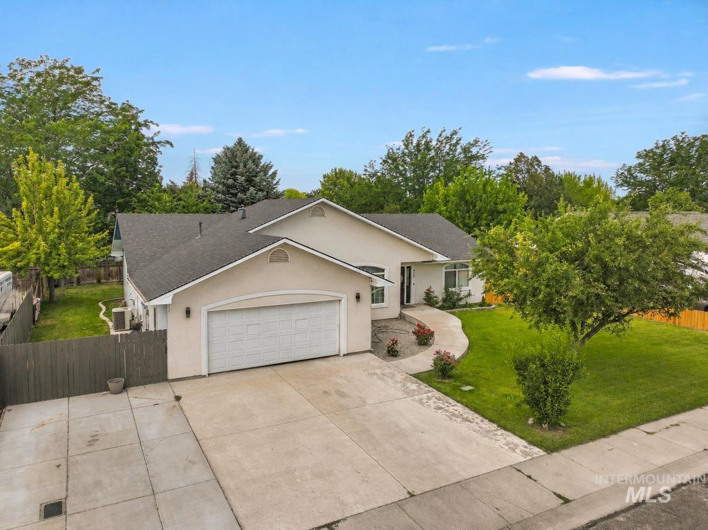 Photo of 457 Eastgate Dr, Twin Falls, ID 83301 (MLS # 98999433)