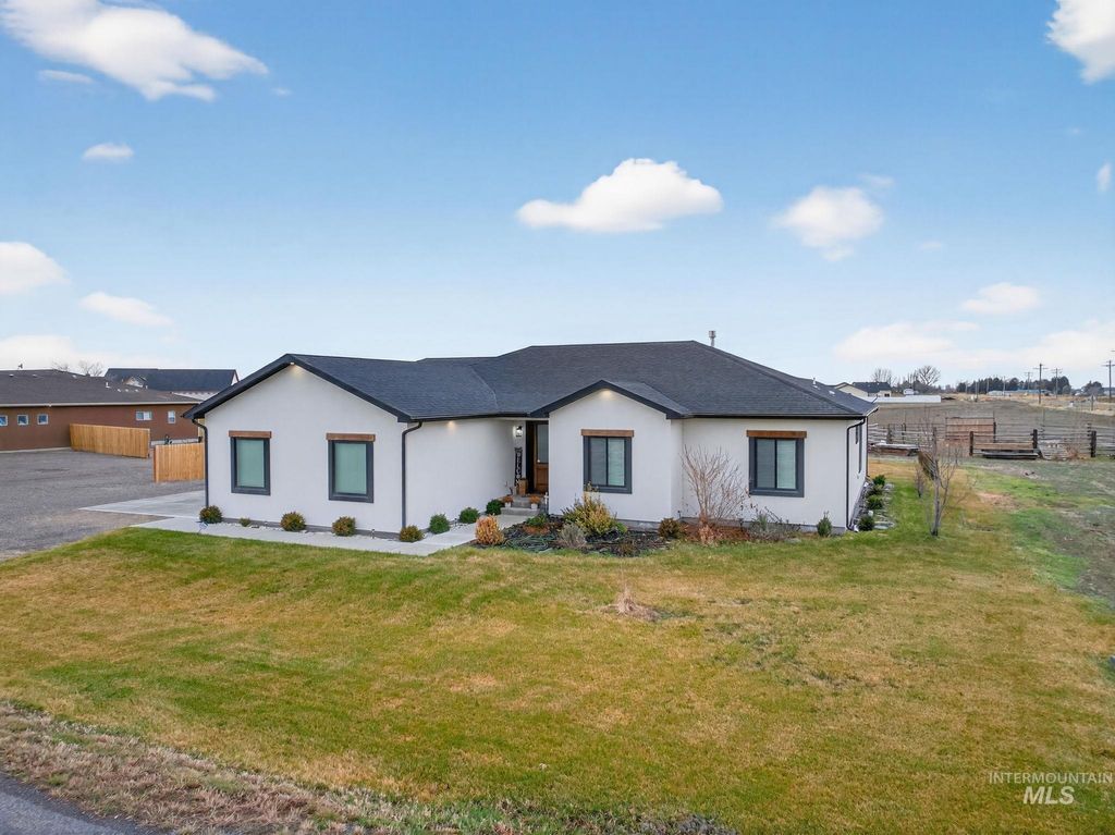 Photo of 102 250 E, Burley, ID 83318 (MLS # 98970371)